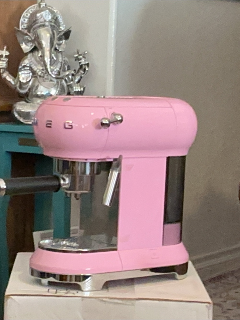 Smeg Pink Espresso Coffee Machine – Retro-Style Home Brewer